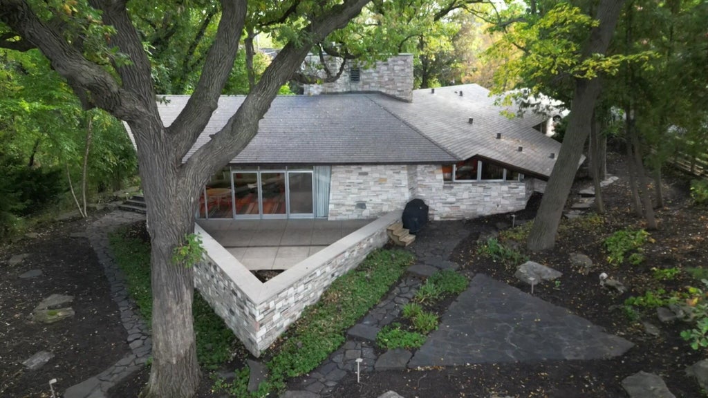 Home designed by iconic architect Frank Lloyd Wright now on the market — WCCO / CBS Minnesota, Eagan Real Estate news