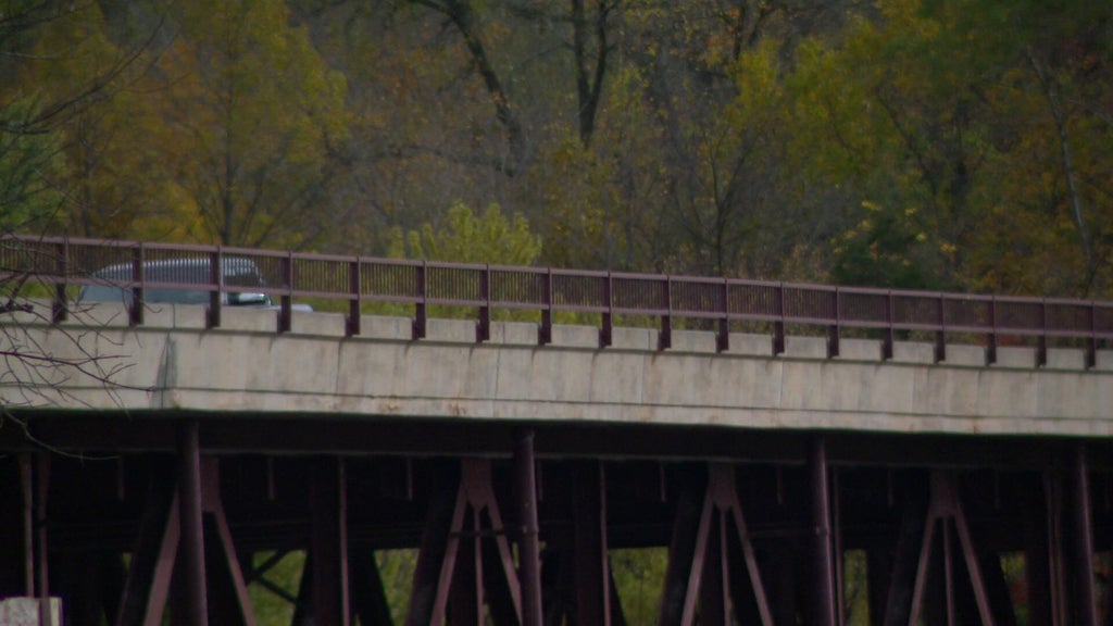 Businesses near Osceola brace as Highway 243 bridge set to close — WCCO / CBS Minnesota, Eagan Business news