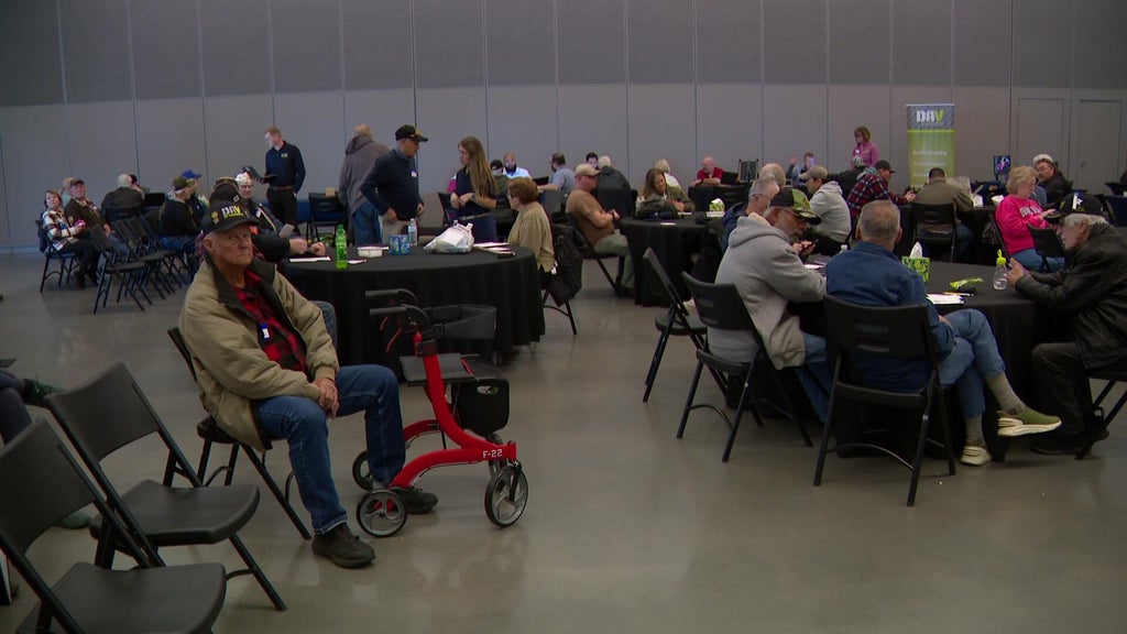 Minnesota veterans receiving claims assistance, health exams at clinic — WCCO / CBS Minnesota, Eagan Arts news