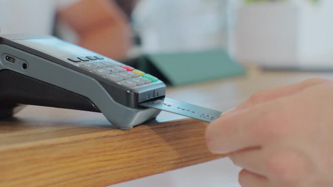 Avoiding fees when holiday shopping — Eagan Business news
