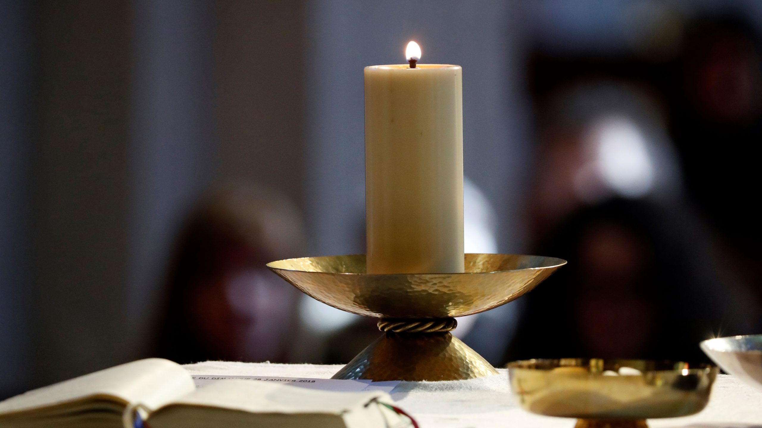 Priest killed by falling crucifix during livestreamed Mass as worshippers rush to help — FOX 9, Eagan Community news